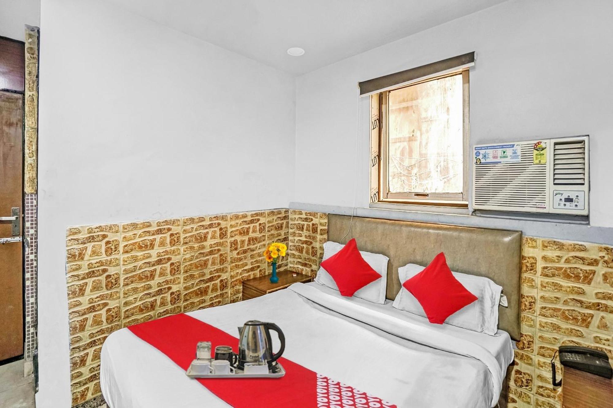 Hotel O M Stays Near Akshardham Нью-Дели Экстерьер фото