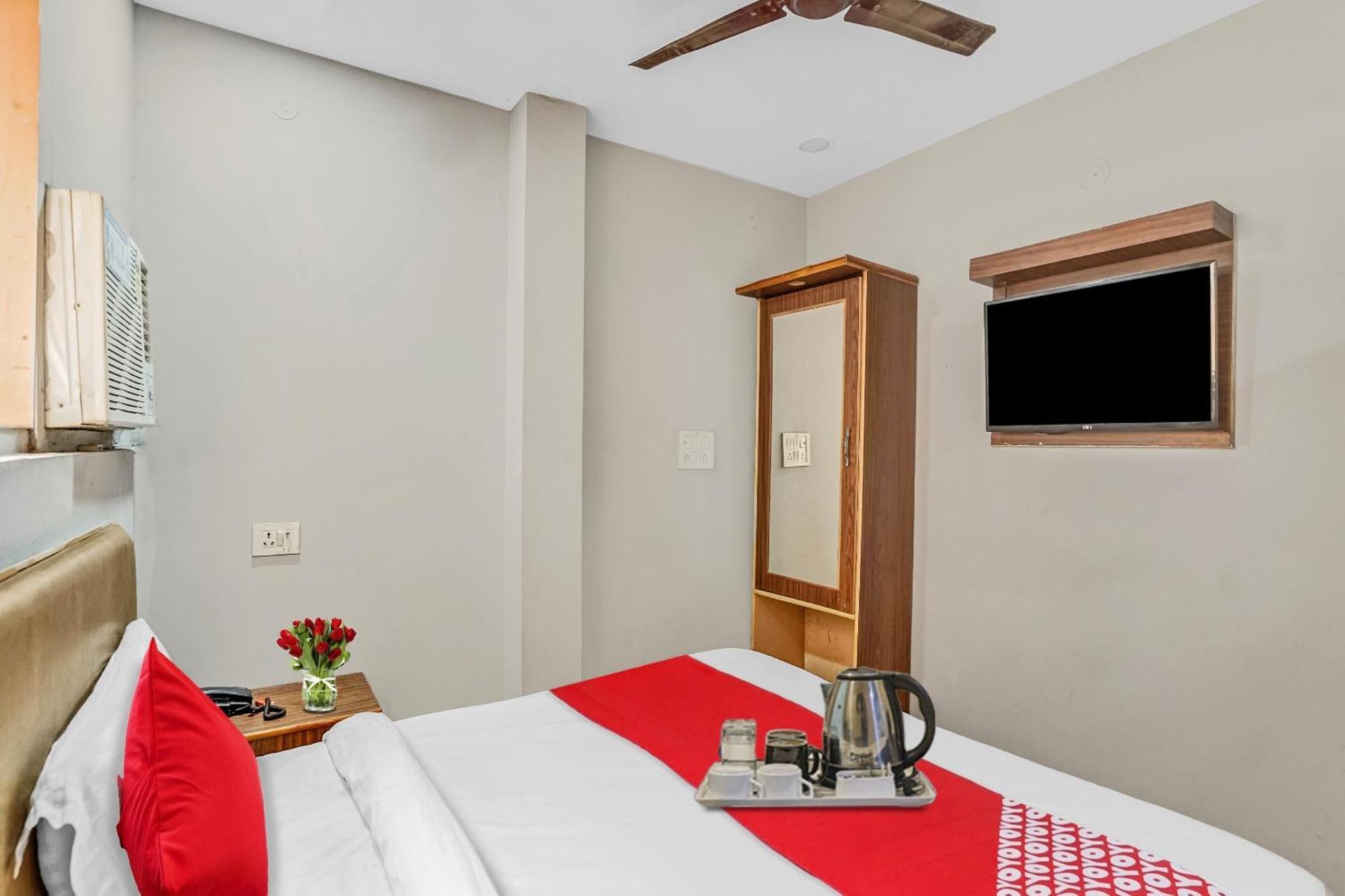 Hotel O M Stays Near Akshardham Нью-Дели Экстерьер фото