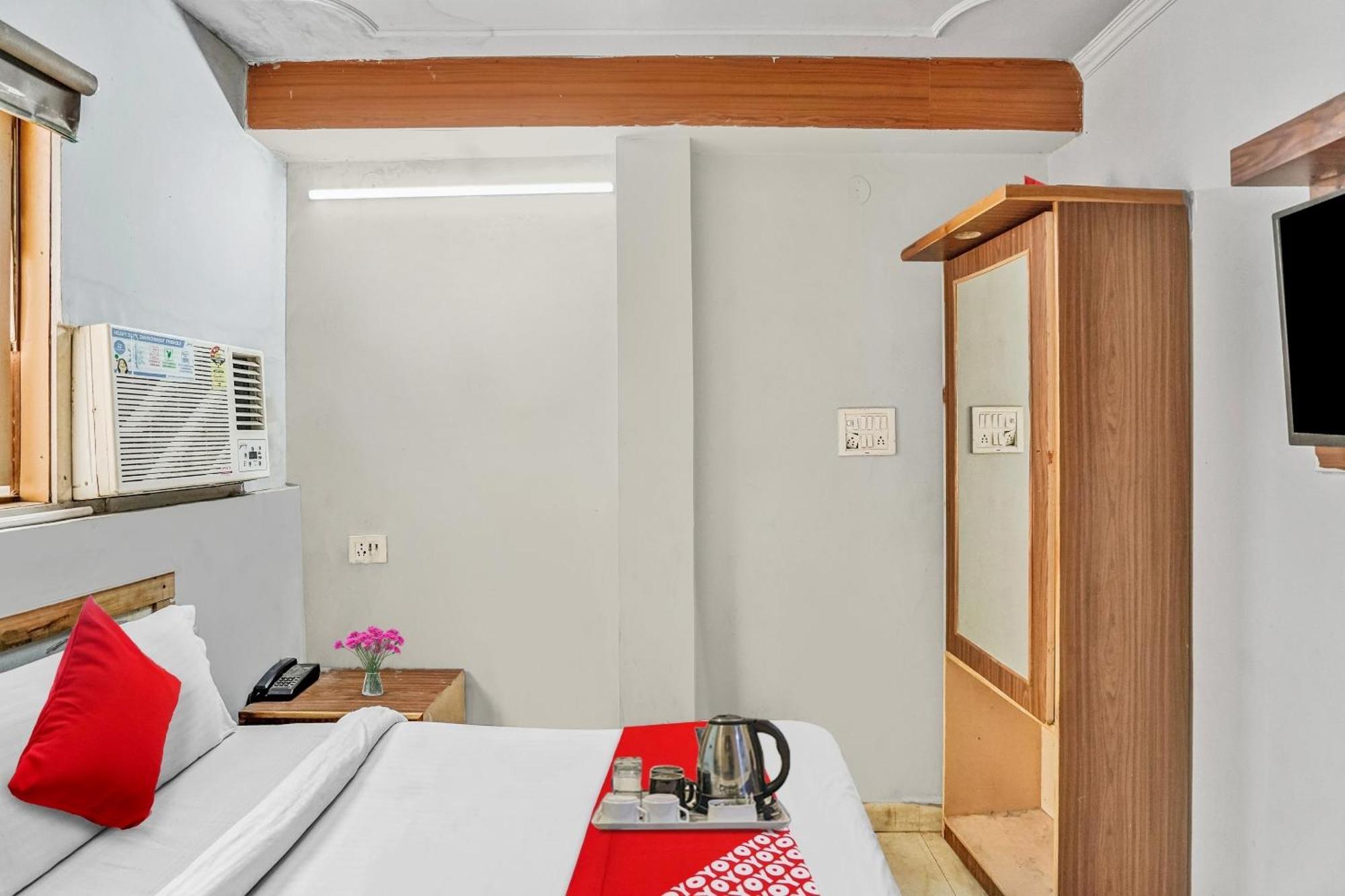 Hotel O M Stays Near Akshardham Нью-Дели Экстерьер фото