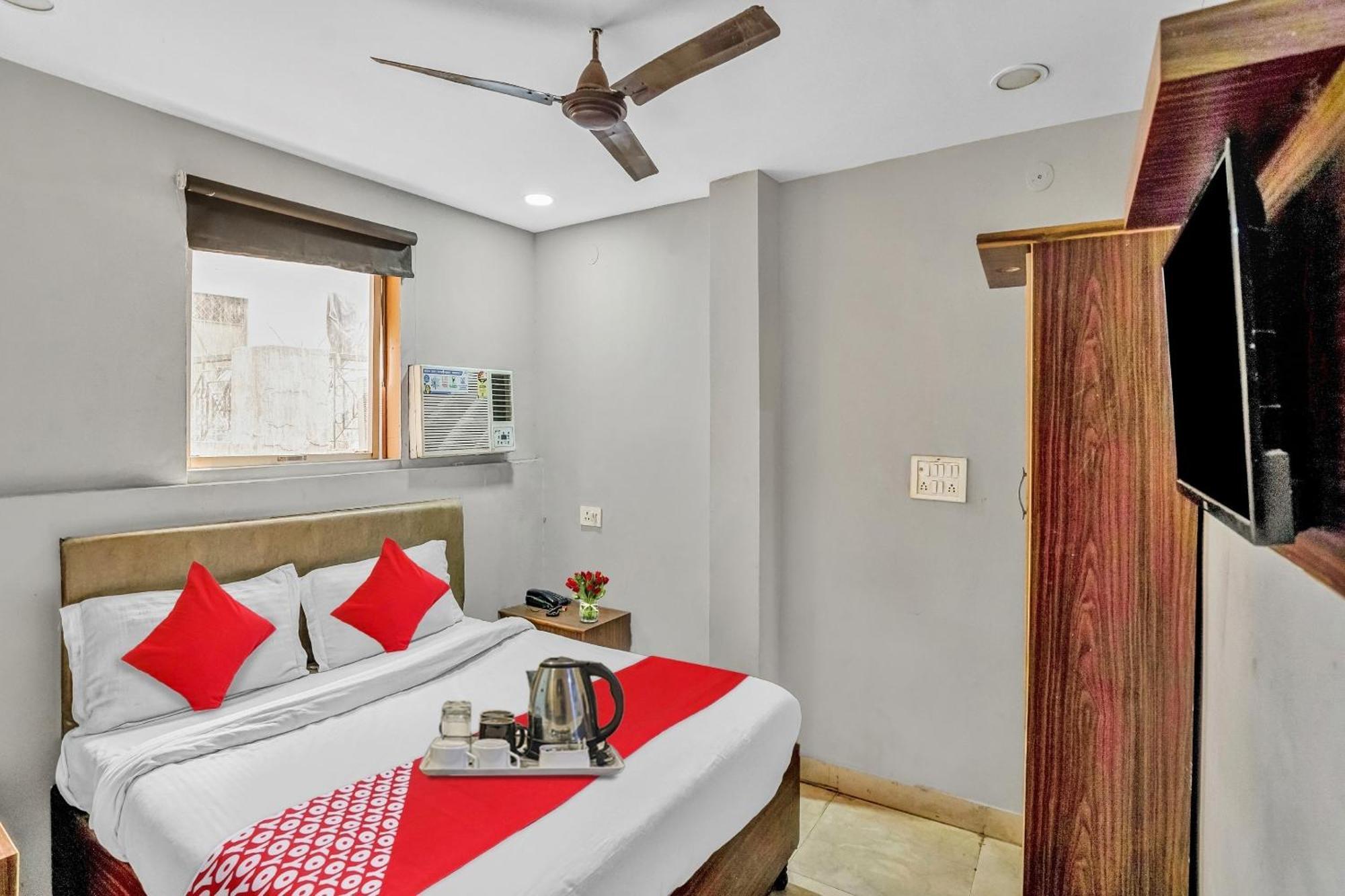 Hotel O M Stays Near Akshardham Нью-Дели Экстерьер фото